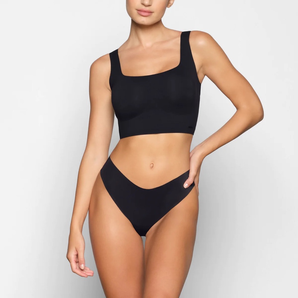 SKIMS Naked Scoop Longline Bra